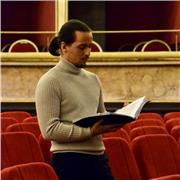 Pianista e direttore d’orchestra offre lezioni di pianoforte, analisi, teoria musicale e direzione d’orchestra. (Sottintende storia della musica)